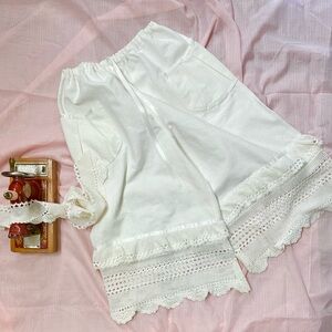 Gorgeous White cotton pantaloon with delicate crochet lace. 24/28 waist